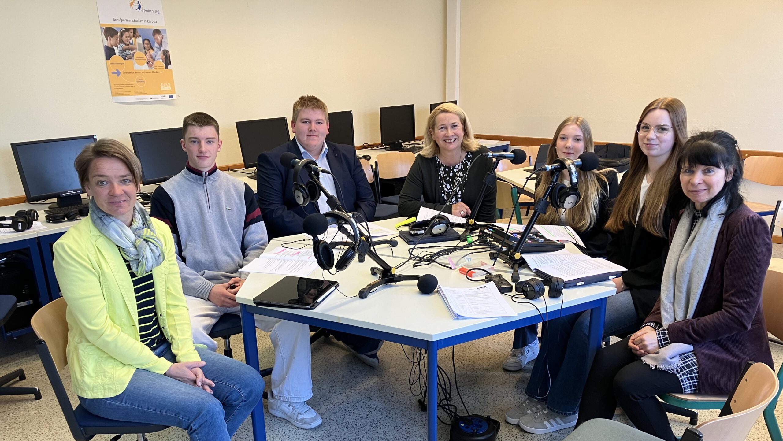 Online-Radioteam der Realschule Aurich macht sich fit fürs Maiplenum